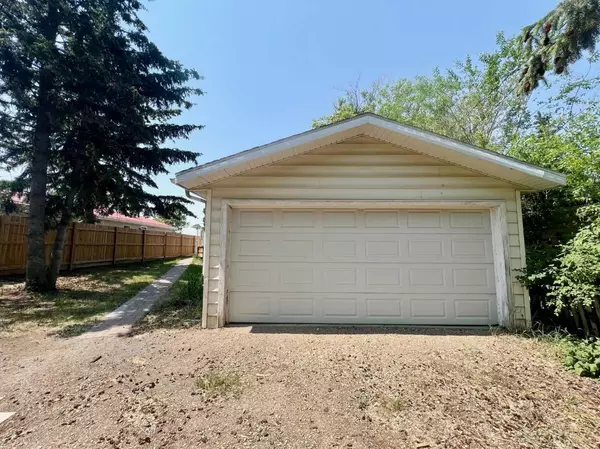 Linden, AB T0M1J0,133 Centre ST S