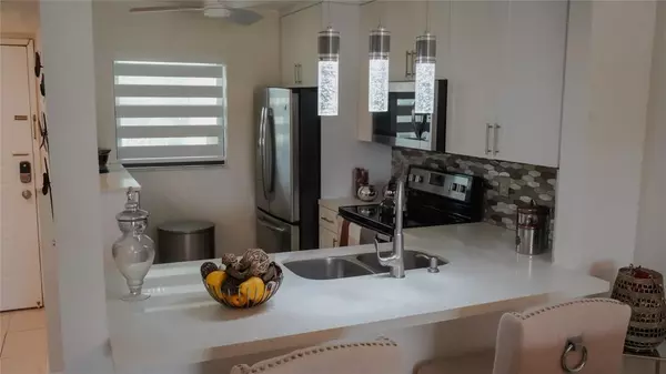 7142 Golf Colony Ct #206, Lake Worth, FL 33467