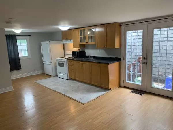Georgina, ON L4P 1P3,415 Lake DR S #4