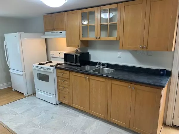 Georgina, ON L4P 1P3,415 Lake DR S #4