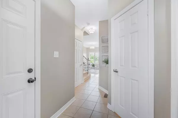 Barrie, ON L4M 0C6,32 Arch Brown CT