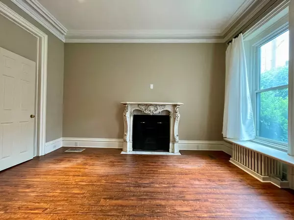 Hamilton, ON L8P 3C8,203 MacNab ST S #1