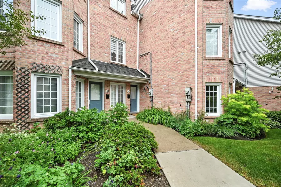2110 CLEAVER AVE #228, Burlington, ON L7M 3Z4