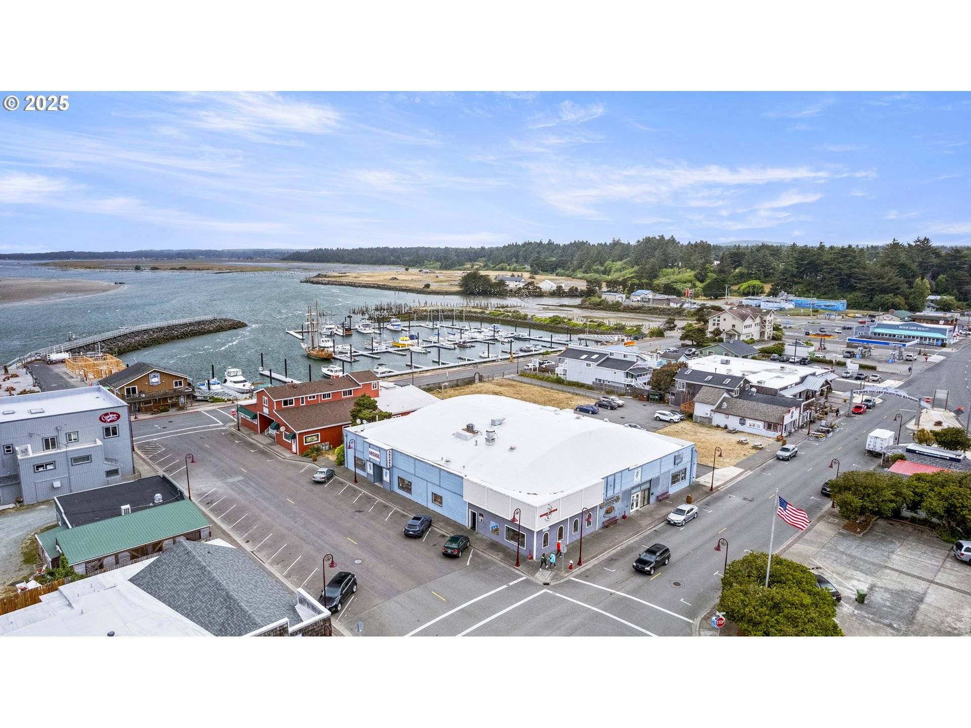 Bandon, OR 97411,325 SE 2nd ST