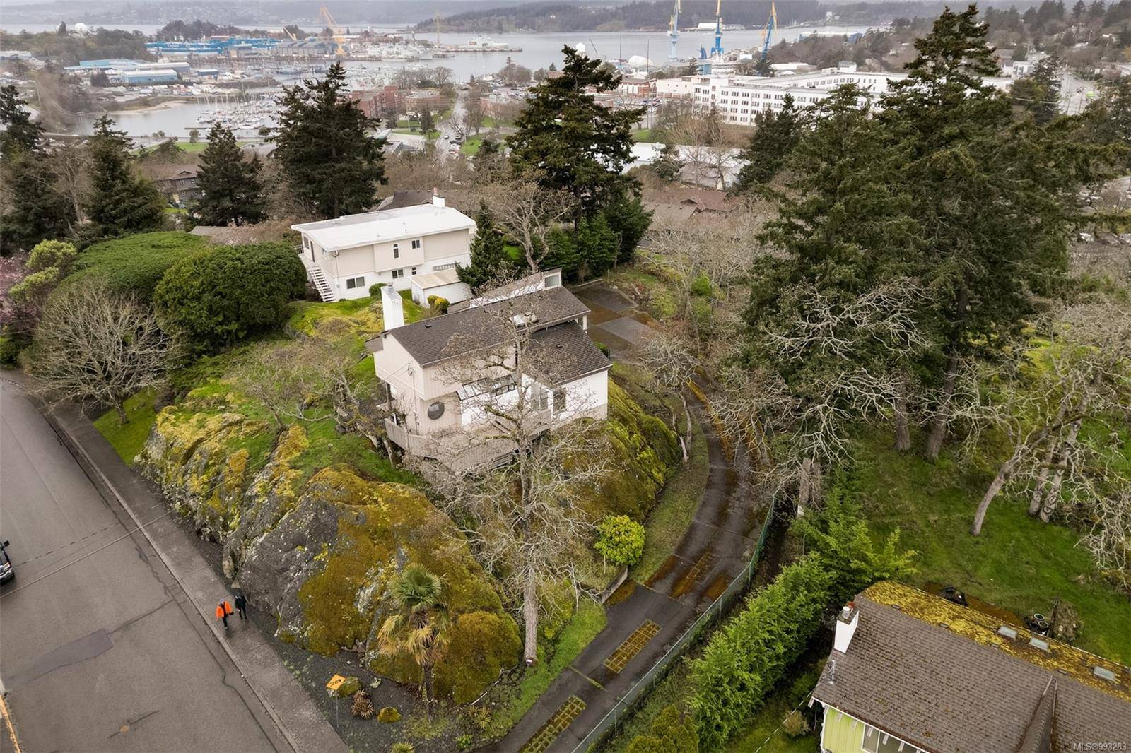 1291 Rockcrest Ave, Esquimalt, BC V9A 4W4