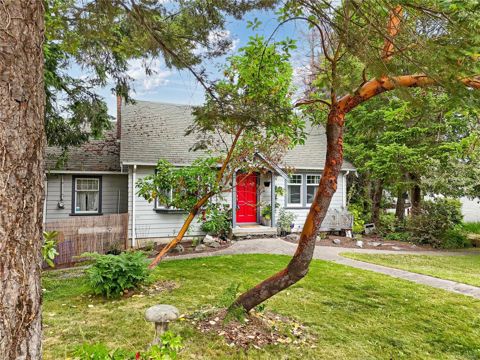 Saanich, BC V9A 2A2,2868 Glenwood Ave
