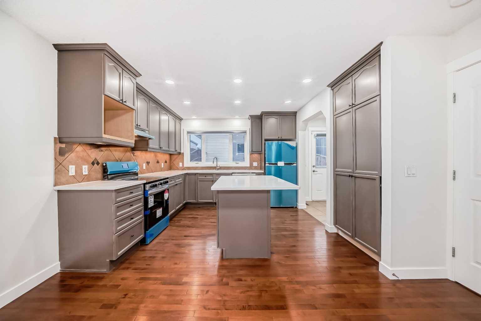 Calgary, AB T3J5M8,79 Saddlebrook WAY Northeast