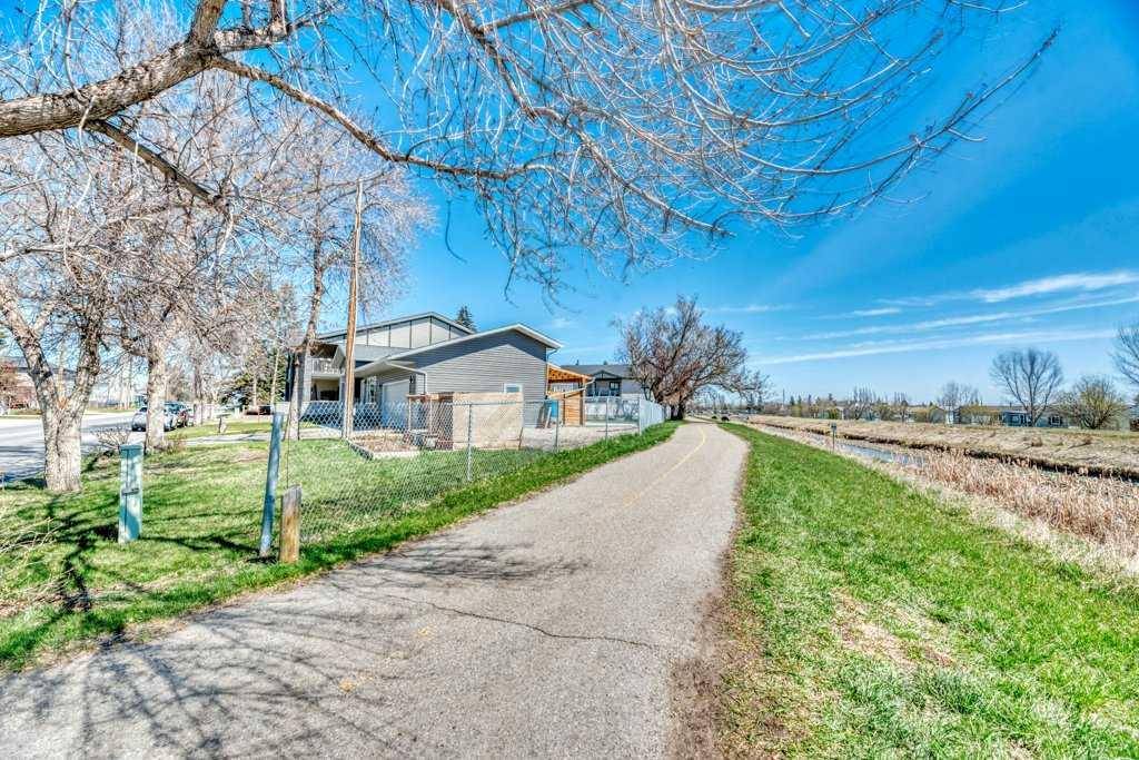 Strathmore, AB T1P 1C2,1 Centre ST