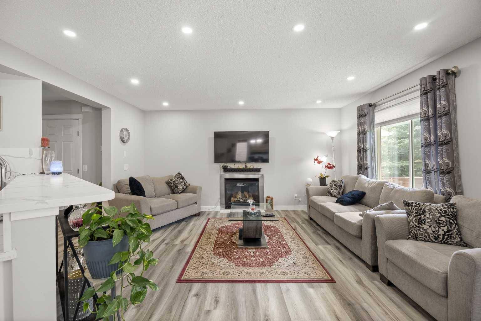 Calgary, AB T3G 5V5,266 Royal Elm RD Northwest