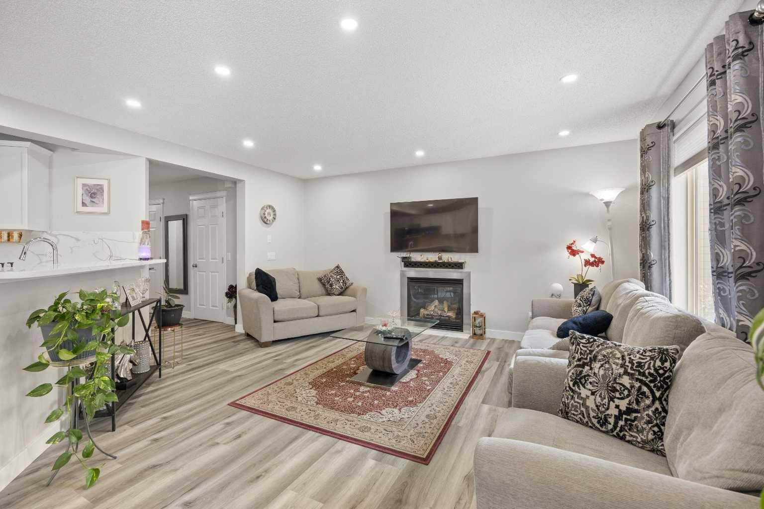 Calgary, AB T3G 5V5,266 Royal Elm RD Northwest