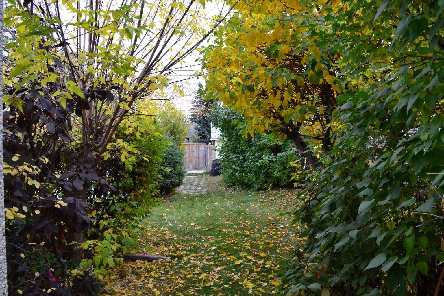Calgary, AB T2K 3T3,6320 Tregullas ST NW