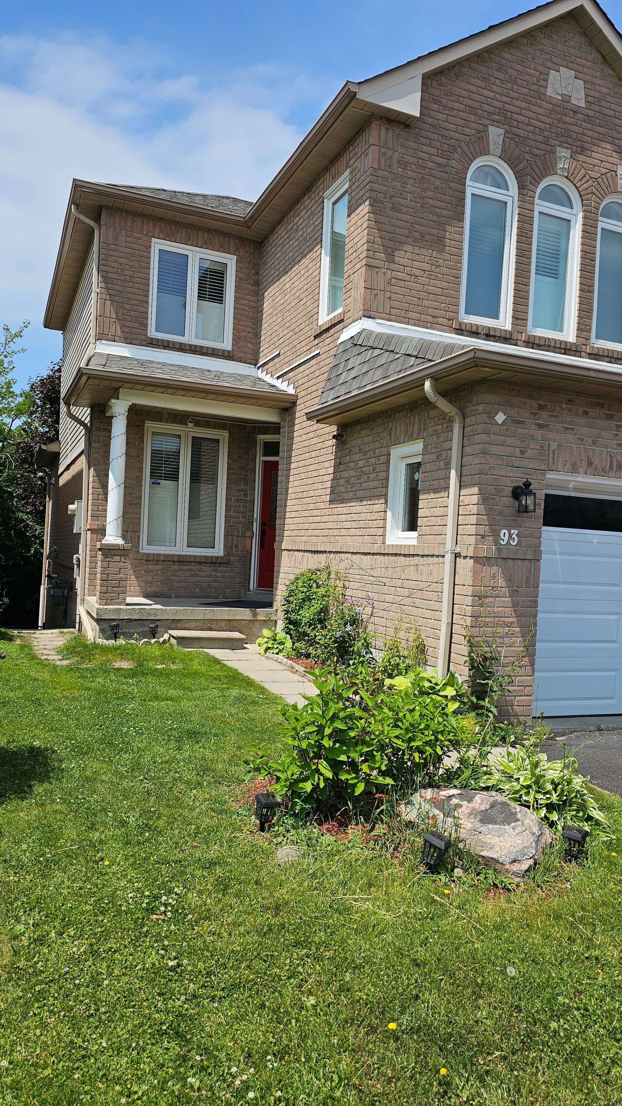 93 Knotty Pine DR, Whitby, ON L1R 2H3