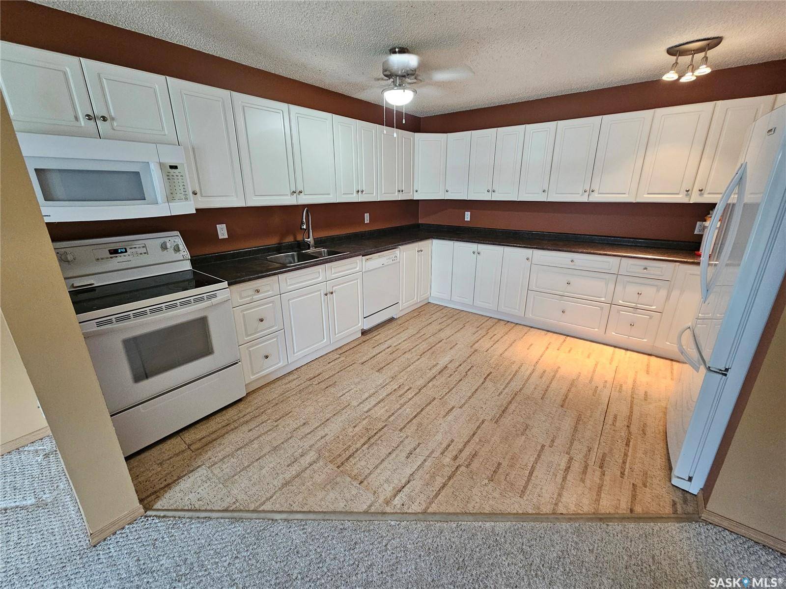 Moose Jaw, SK S6J 1H1,55 Wood lily DRIVE #204