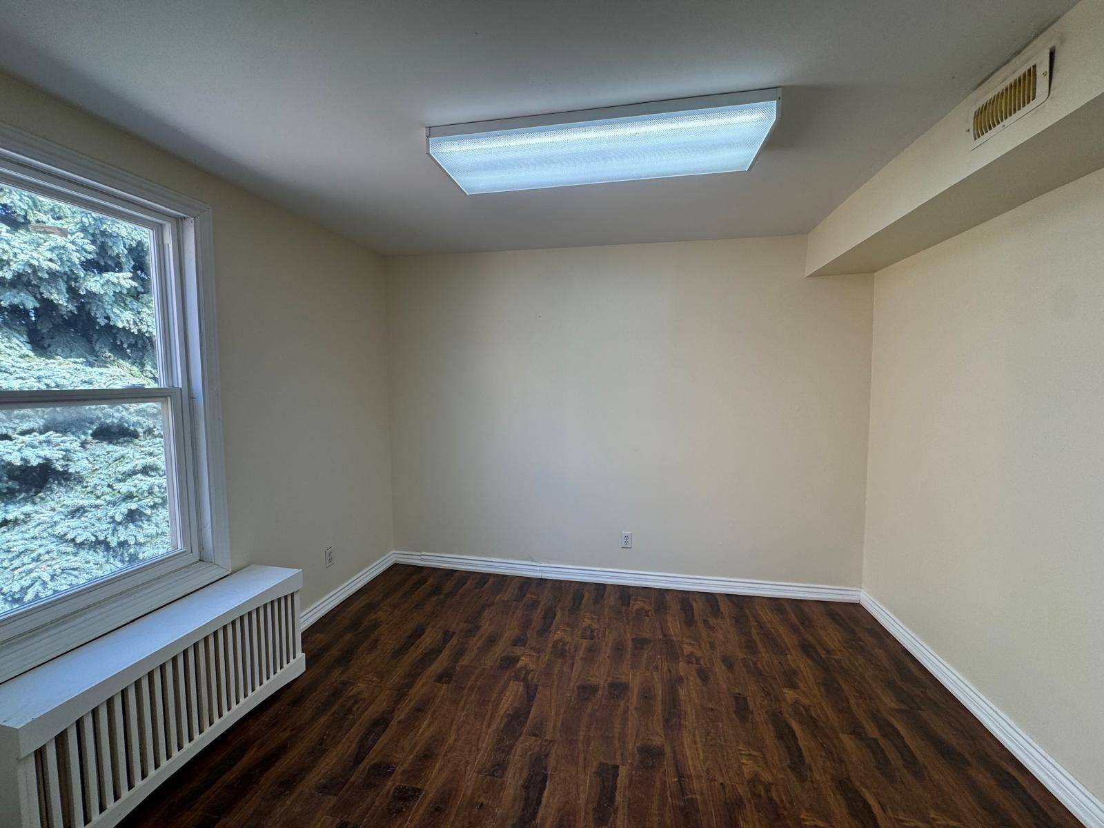 Mississauga, ON L5E 1C6,755 Lakeshore RD E #Upper Level