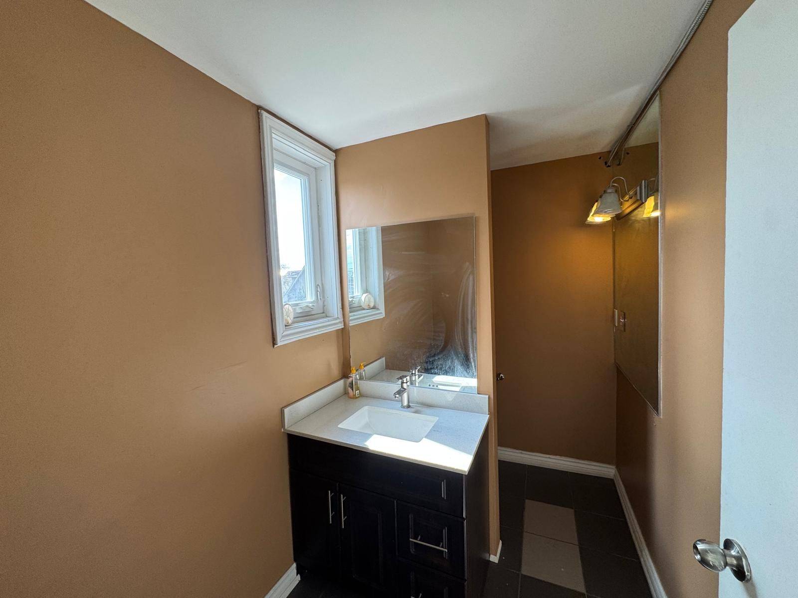 Mississauga, ON L5E 1C6,755 Lakeshore RD E #Upper Level