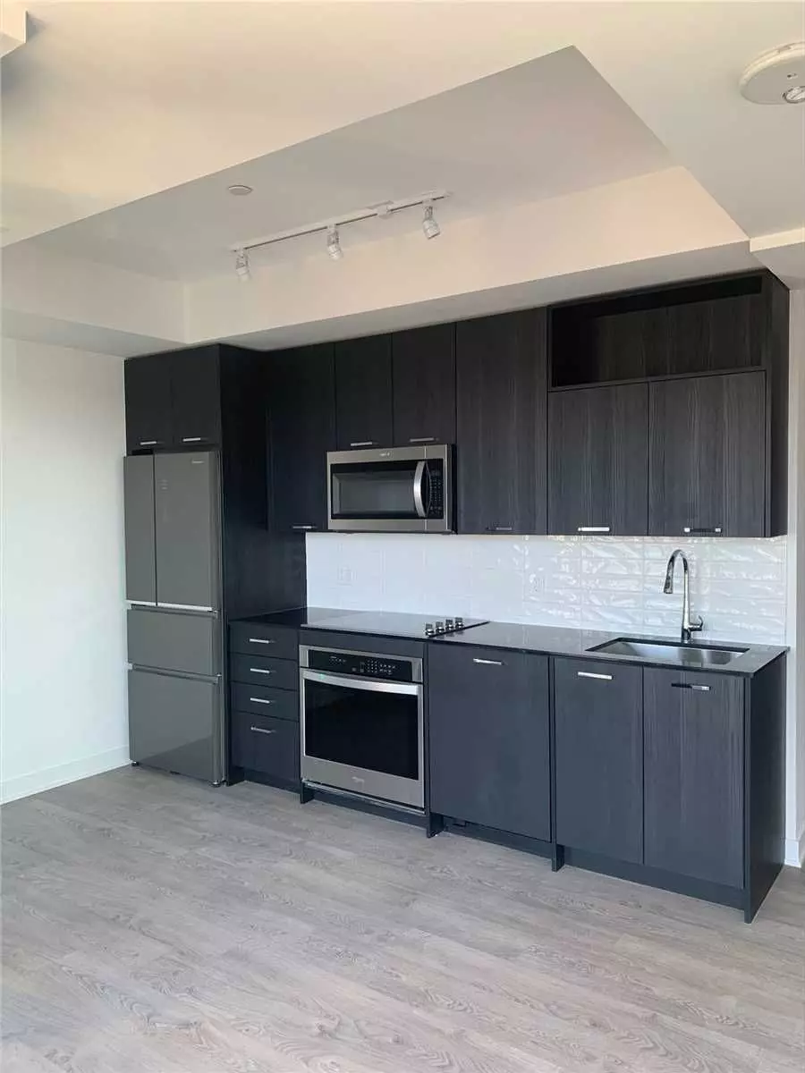 Vaughan, ON L6A 5C2,120 Eagle Rock WAY #609
