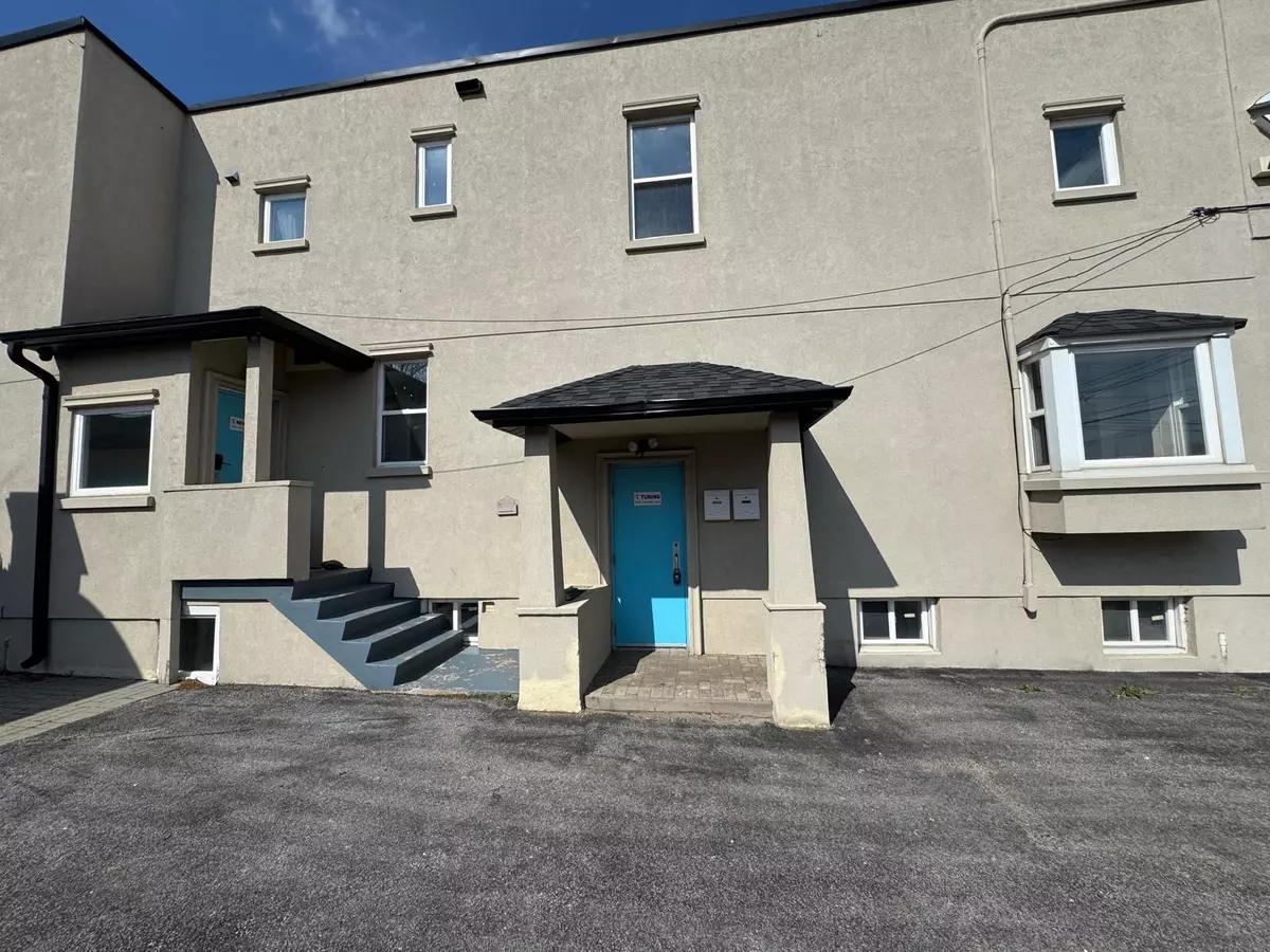 Mississauga, ON L5E 1C6,755 Lakeshore RD E #Upper Level