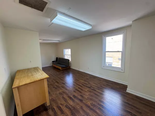 Mississauga, ON L5E 1C6,755 Lakeshore RD E #Upper Level