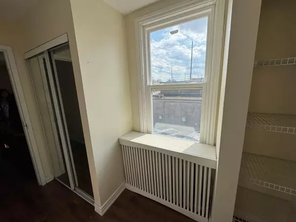 Mississauga, ON L5E 1C6,755 Lakeshore RD E #Upper Level