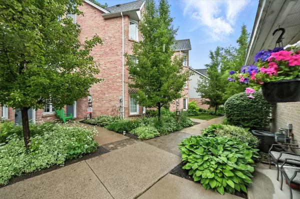 Burlington, ON L7M 3Z4,2110 CLEAVER AVE #228