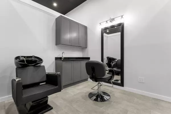 Guelph, ON N1H 4E4,45 Wyndham ST N #11