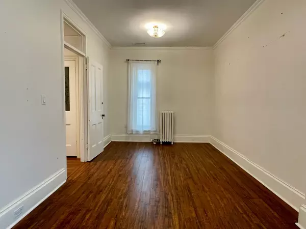 Hamilton, ON L8P 3C8,203 MacNab ST S #7