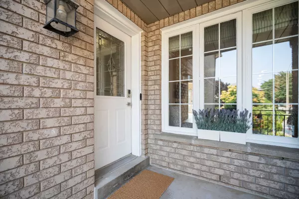 Hamilton, ON L8B 0M8,102 Niska DR