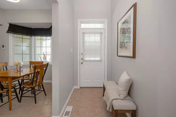 Hamilton, ON L9K 1N5,212 Stonehenge DR #18
