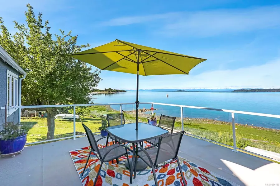 5632 Island Hwy S, Union Bay, BC V0R 3B0