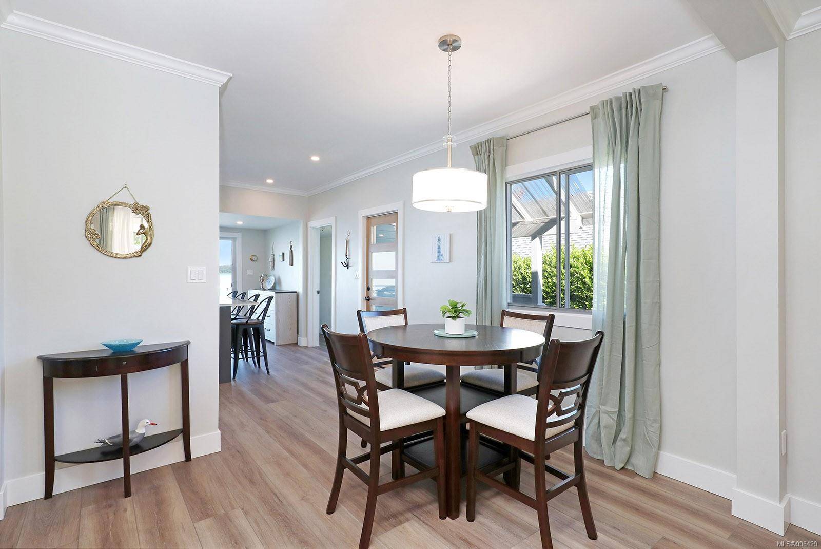 Union Bay, BC V0R 3B0,5632 Island Hwy S