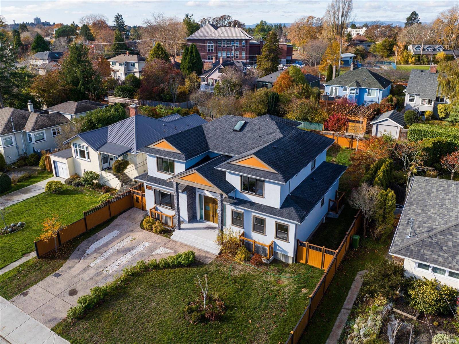 Oak Bay, BC V8R 5Y9,2328 Dunlevy St