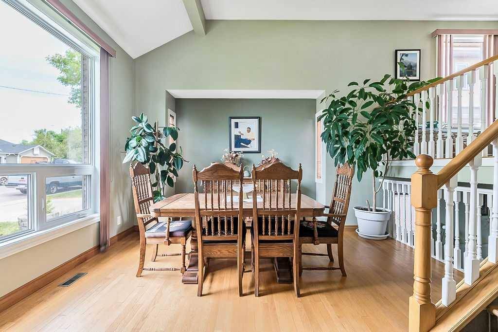 Calgary, AB T2Y 2Y2,141 Shawfield WAY Southwest