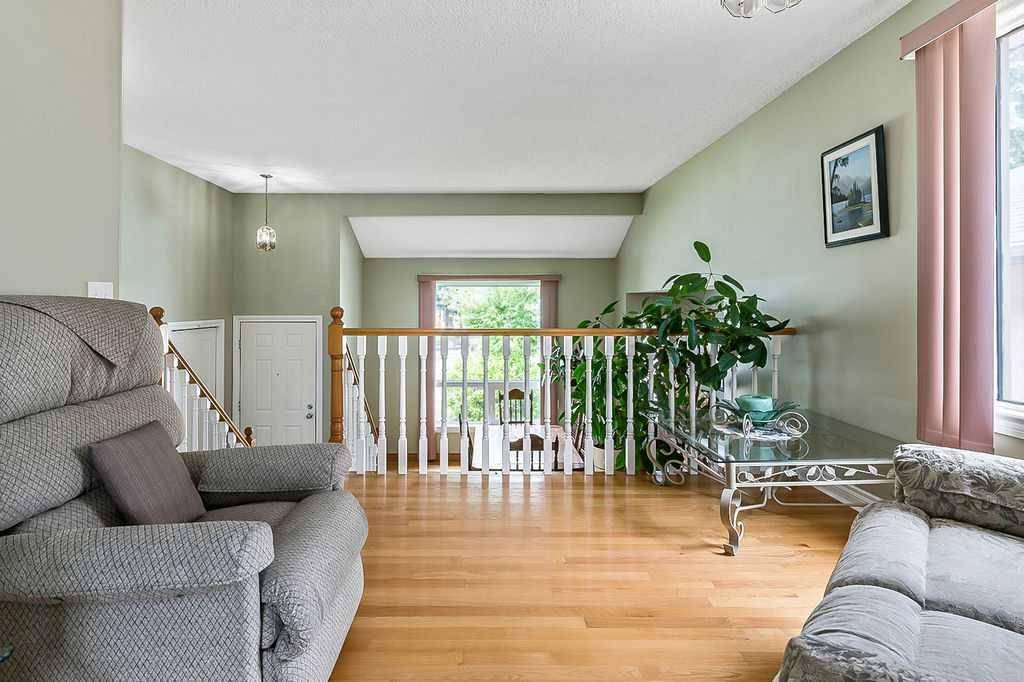 Calgary, AB T2Y 2Y2,141 Shawfield WAY Southwest