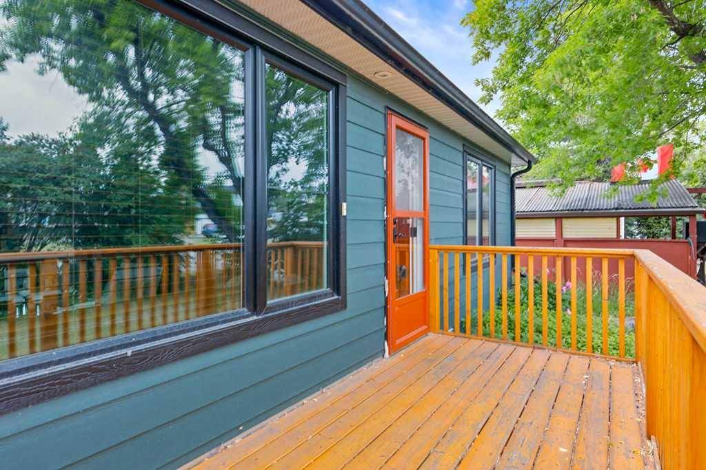 Calgary, AB T3B 1W3,8803 36 AVE Northwest