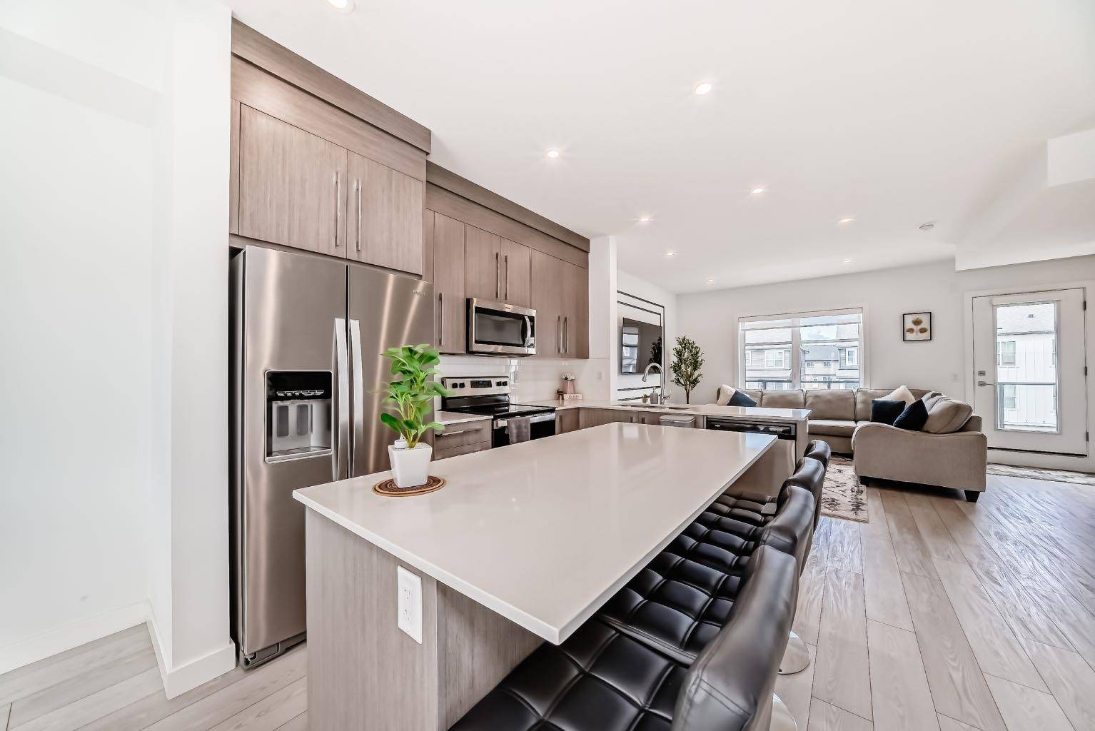 Calgary, AB T3J 2L8,689 Savanna BLVD NE
