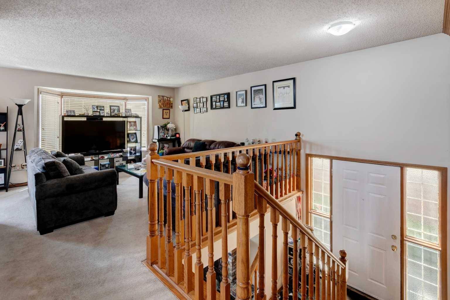 Calgary, AB T1Y 6E4,400 Whitworth WAY Northeast