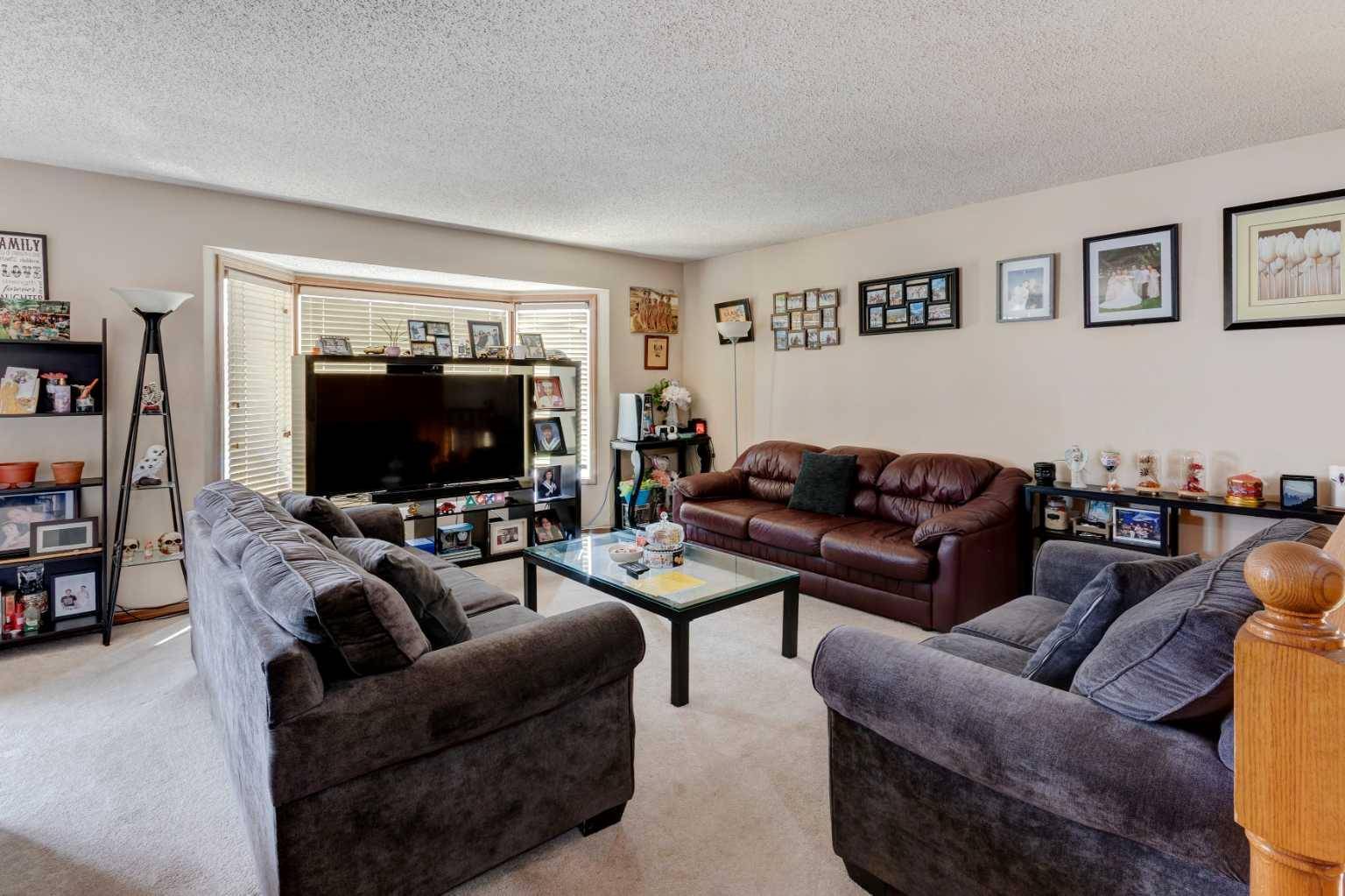 Calgary, AB T1Y 6E4,400 Whitworth WAY Northeast
