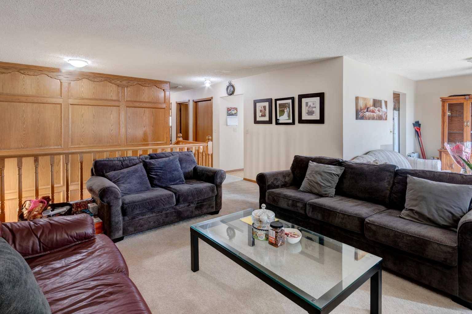 Calgary, AB T1Y 6E4,400 Whitworth WAY Northeast
