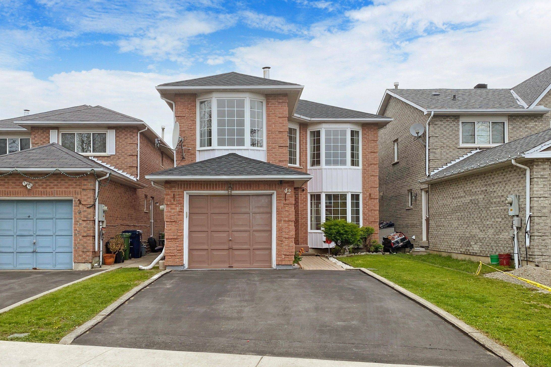 42 Grantown AVE #Upper, Toronto E10, ON M1C 3R9