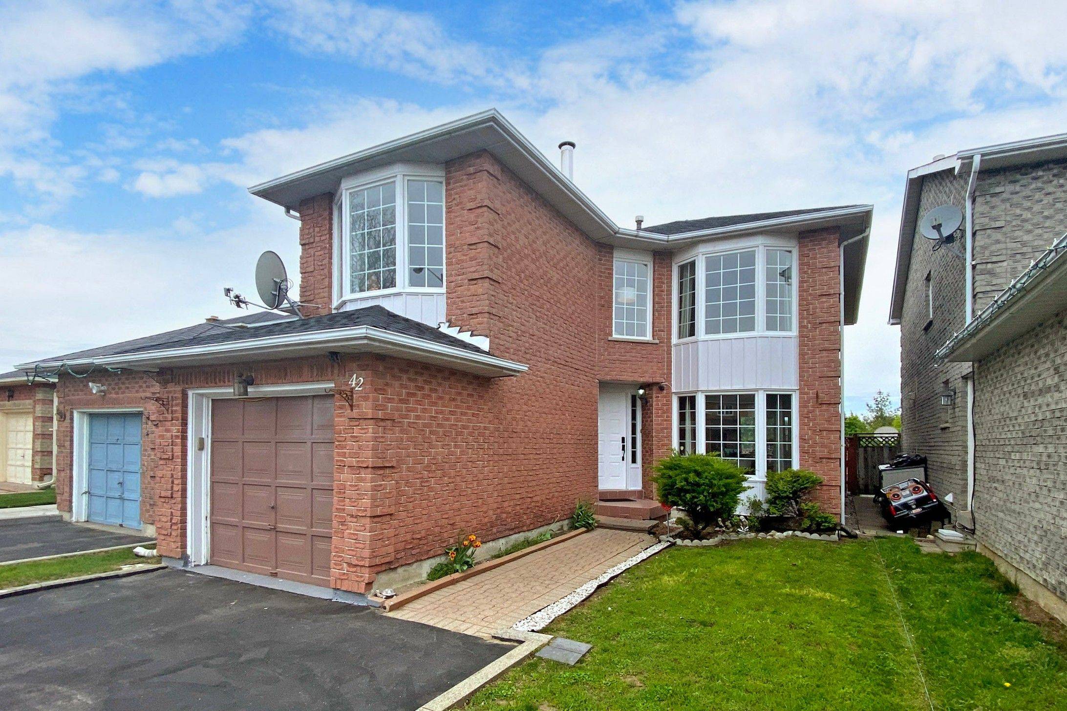 Toronto E10, ON M1C 3R9,42 Grantown AVE #Upper