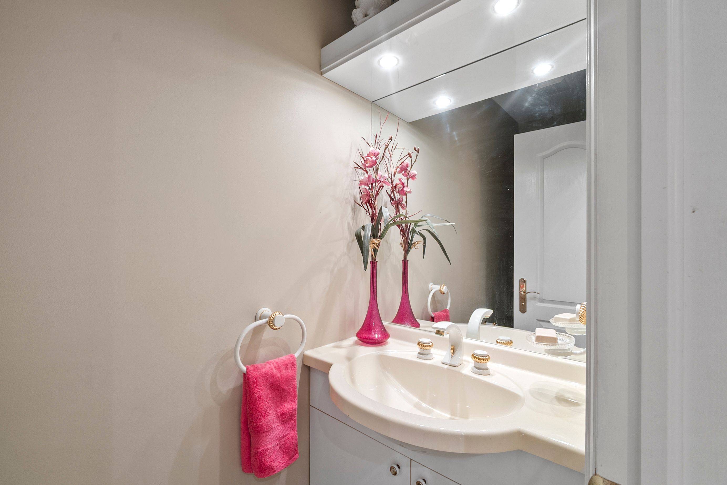 Mississauga, ON L5H 2Z1,978 Tennyson AVE