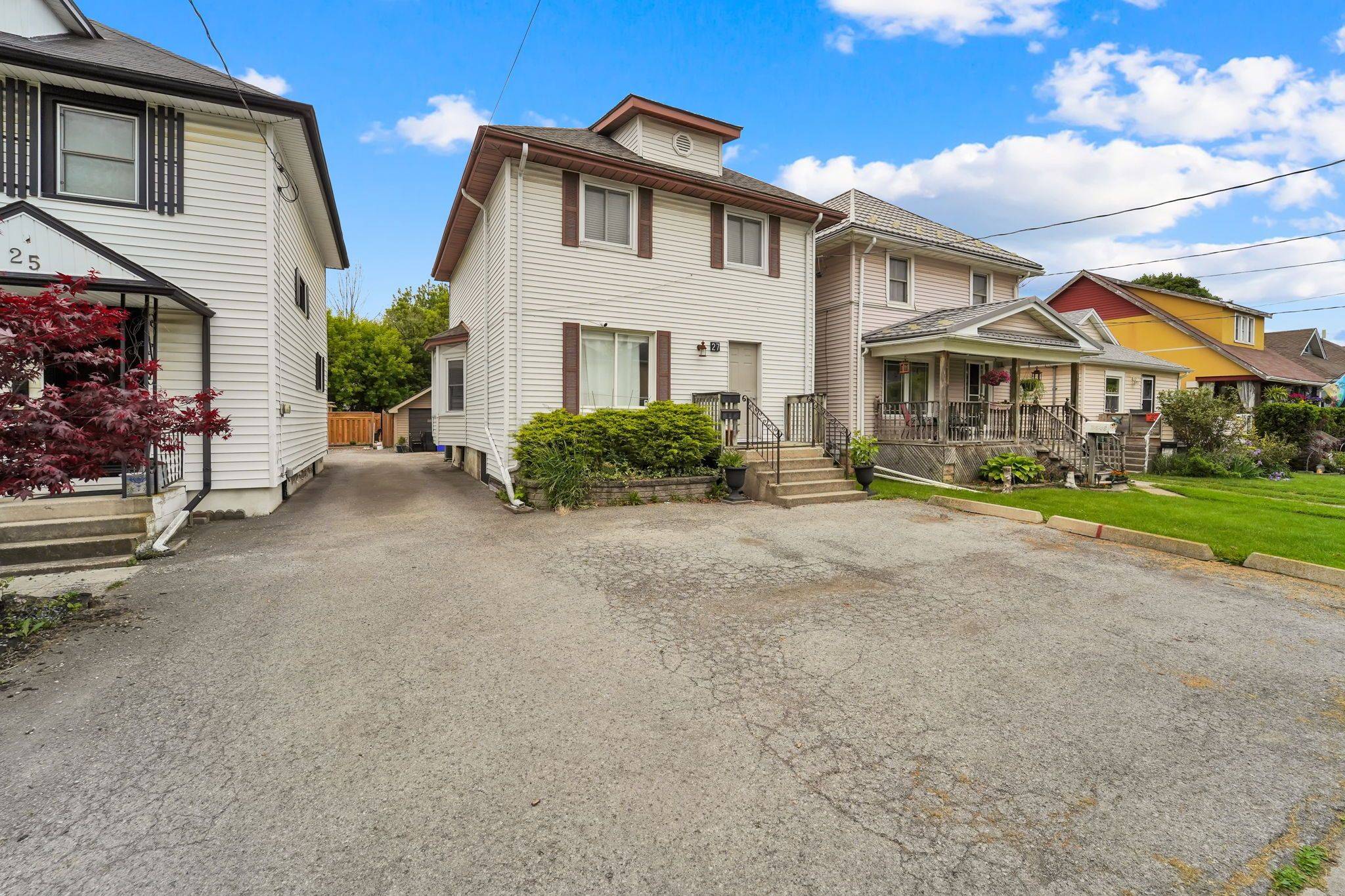 St. Catharines, ON L2R 3W8,27 Berryman AVE #Main