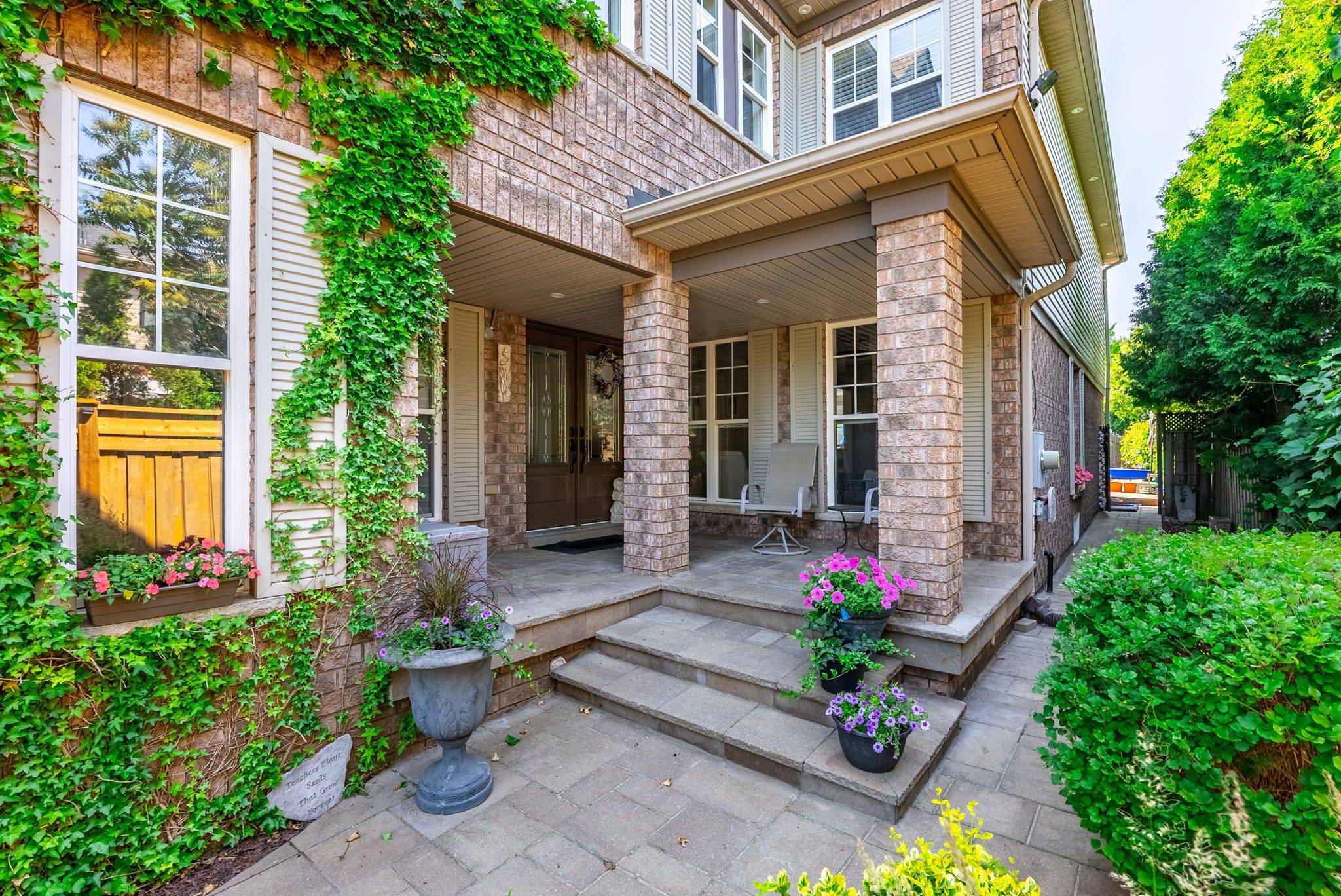 Hamilton, ON L8B 0K7,40 Premier RD