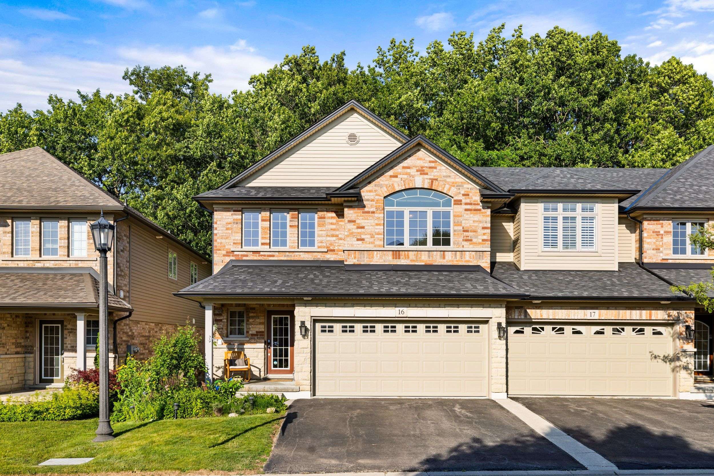 441 Stonehenge DR #16, Hamilton, ON L9K 0B1