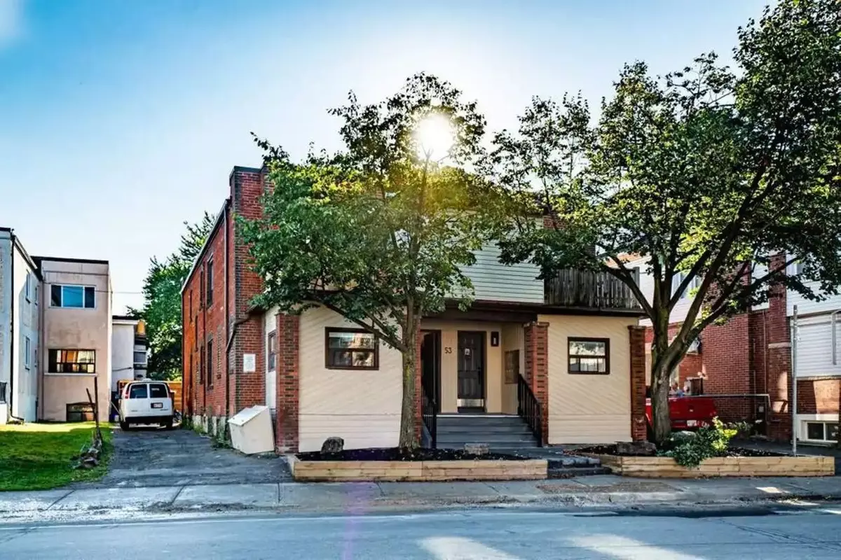 Toronto E02, ON M4C 5B1,53 Dawes RD #202
