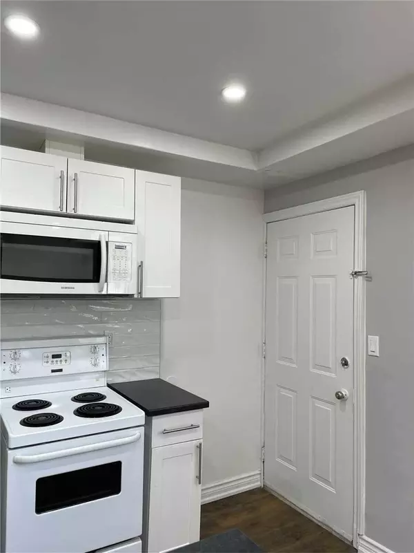 Mississauga, ON L5G 1G8,233 Lakeshore RD E #4