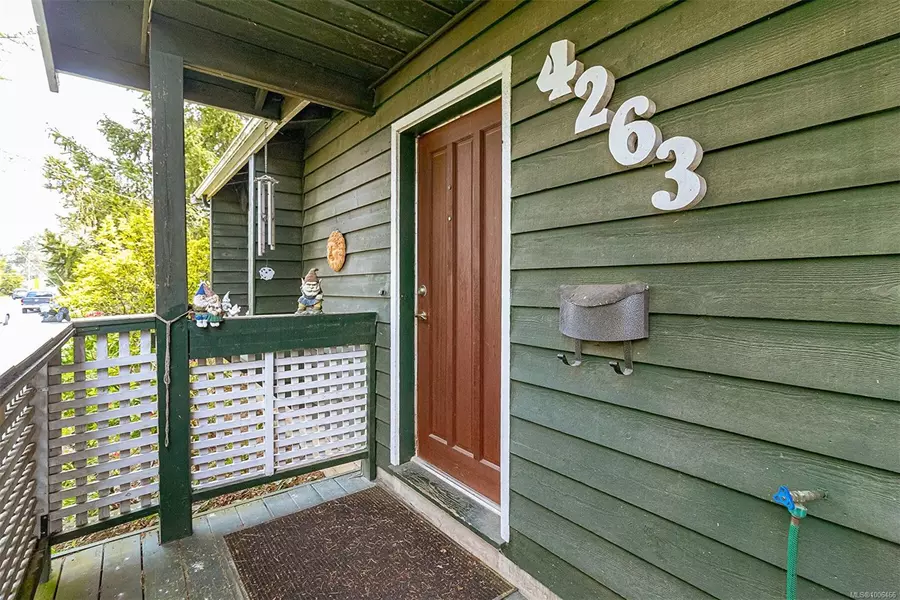 4263 Dieppe Rd, Saanich, BC V8X 2N2