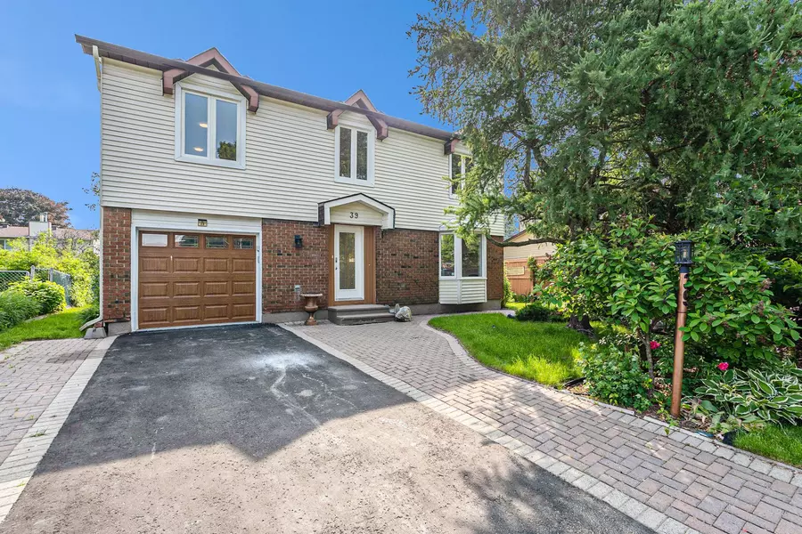 39 Fieldgate DR, Barrhaven, ON K2J 1V3