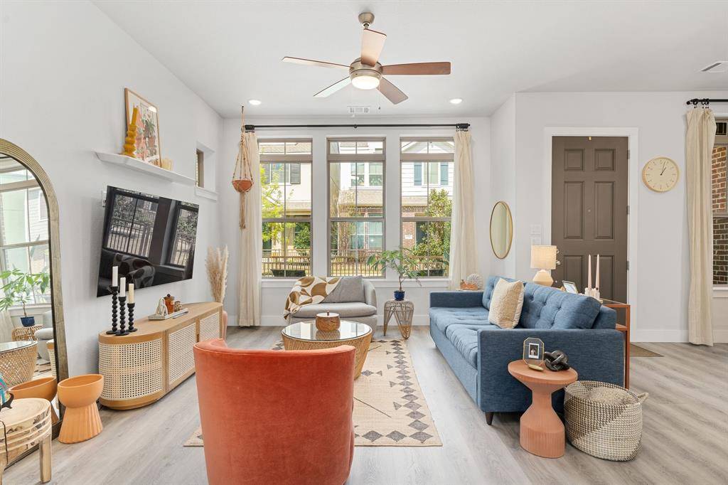 Dallas, TX 75212,1065 Manacor Lane