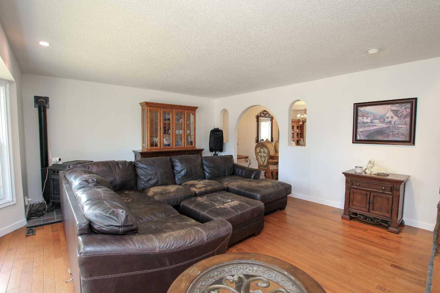 Red Deer, AB T5R 1A6,39 Allan ST